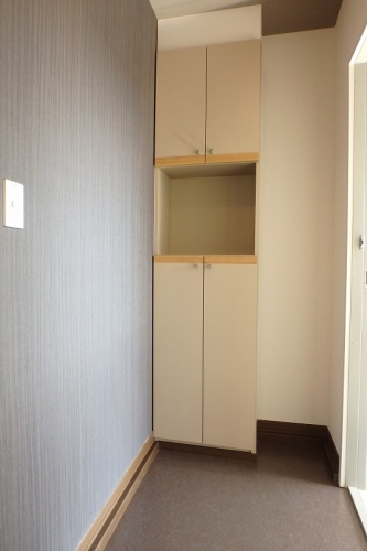 玄関　別系統のお部屋になります。現状を優先します。