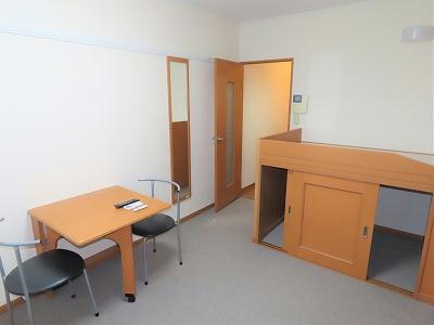 居室・リビング　ハイベッドタイプのお部屋です