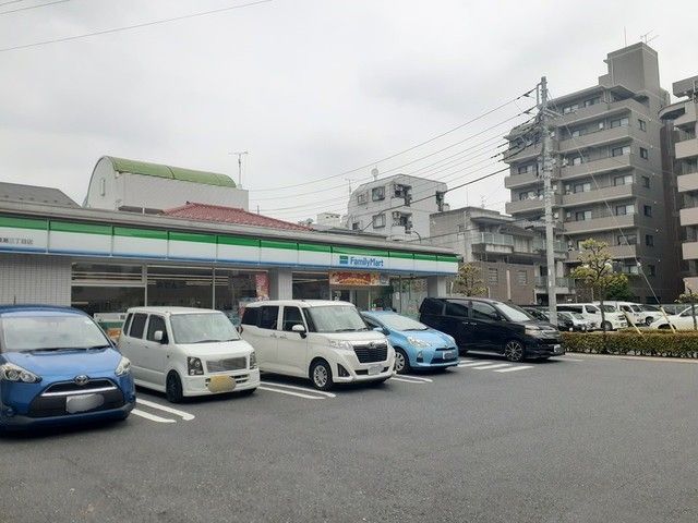 コンビニ　ファミリーマート足立綾瀬３丁目（コンビニ）まで172m