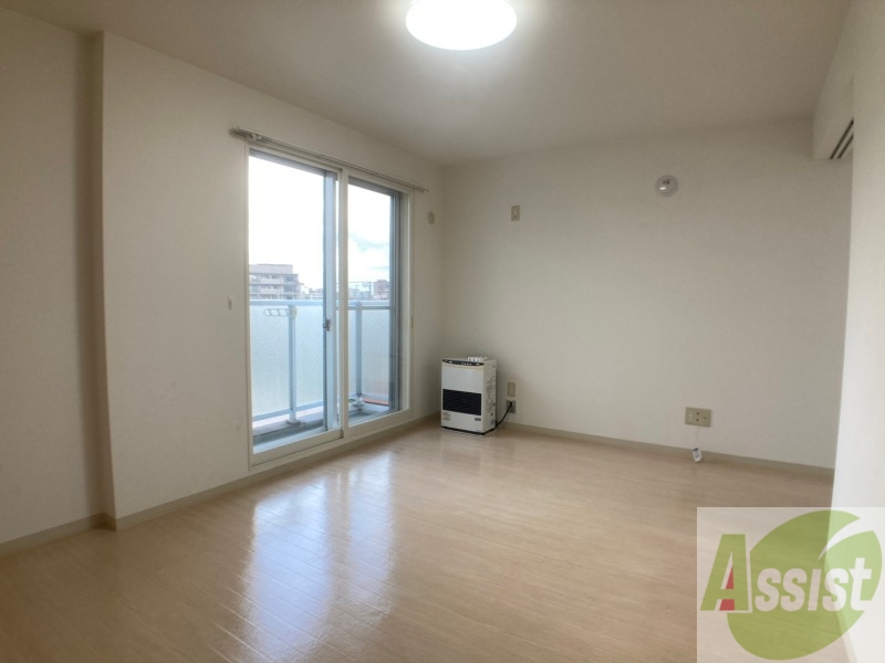 居室・リビング　広くてキレイなお部屋が広がっていて、充実した生活が送れそう。