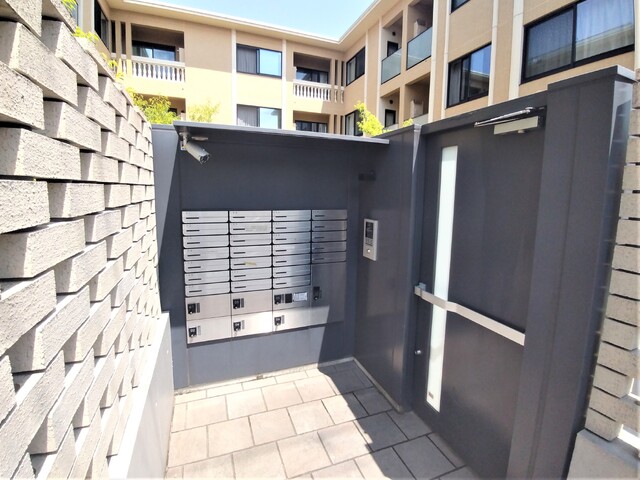 エントランス　オートロック付きのエントランスです♪