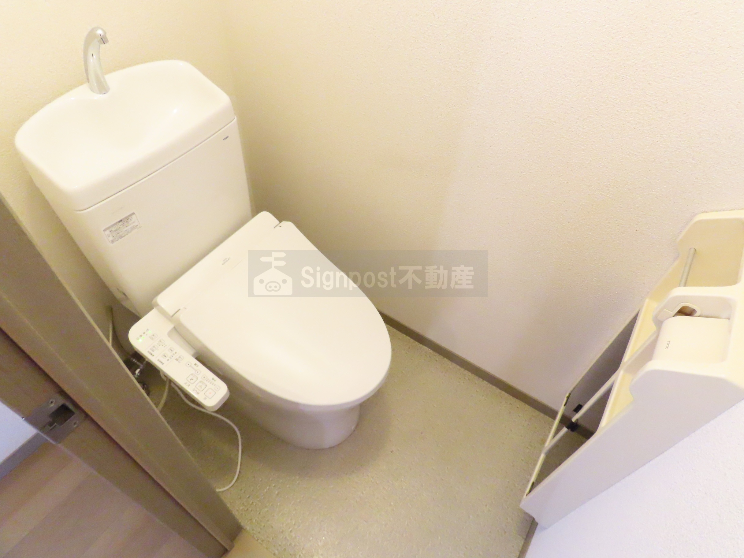 トイレ　温水洗浄便座