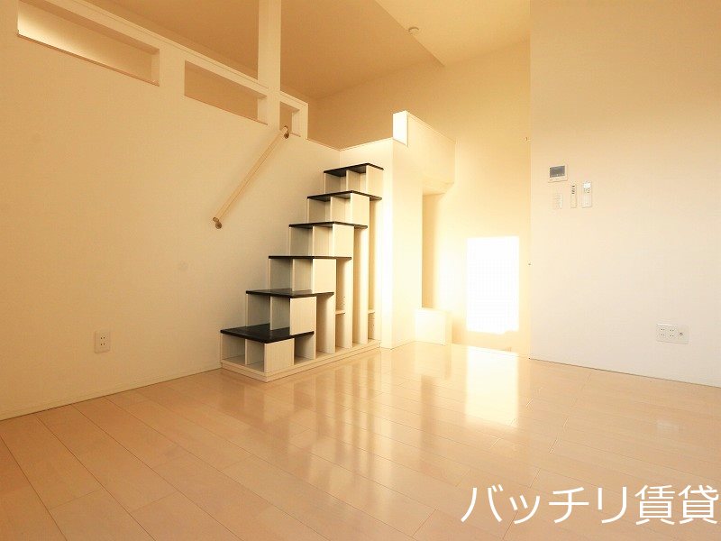 居室・リビング　別号室タイプの為、現状を優先致します。