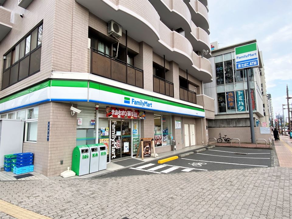 コンビニ　ファミリーマート平田橋店（コンビニ）まで550m