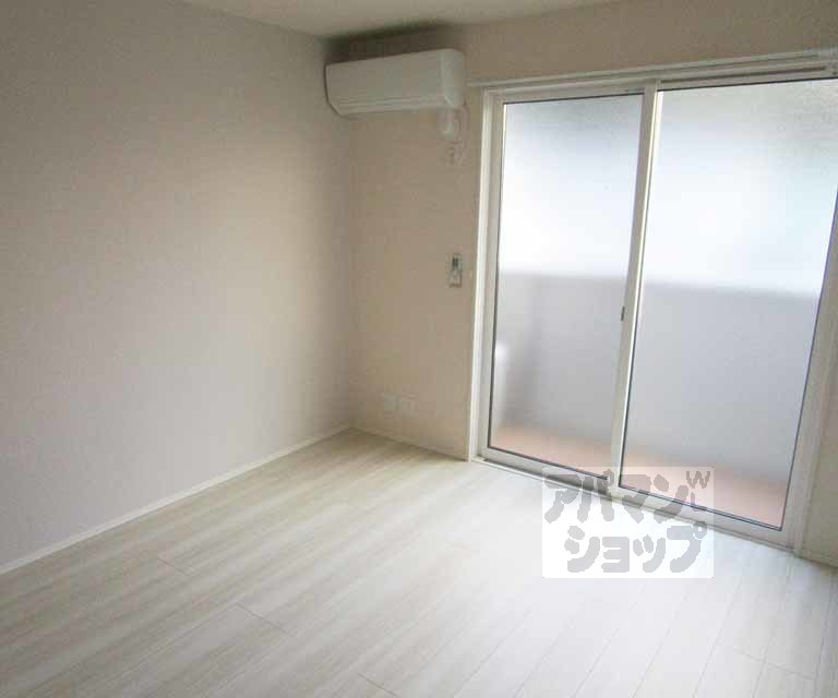 居室・リビング　１０６号室の写真です。