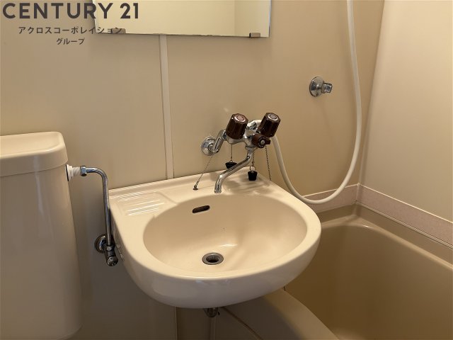 洗面設備　浴室内に洗面台付き！