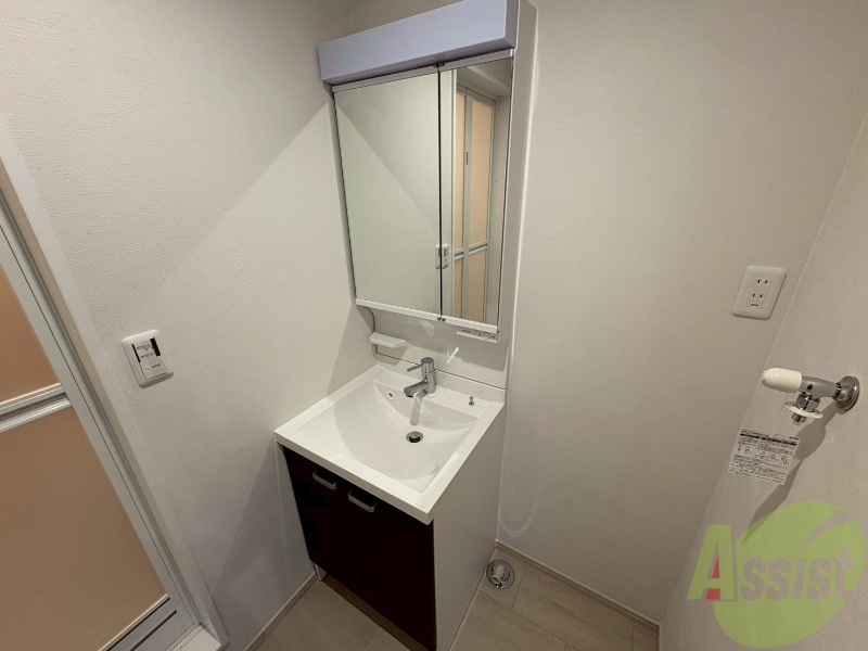 洗面設備　こちらは洗面台になります。シャンプードレッサー仕様です。