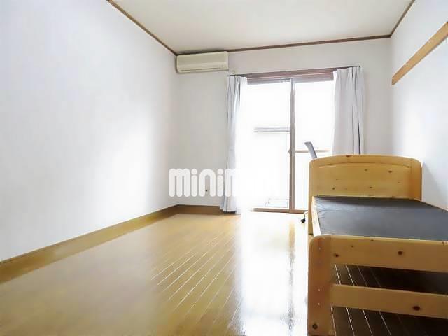 居室・リビング　（写真は反転１０１号室）