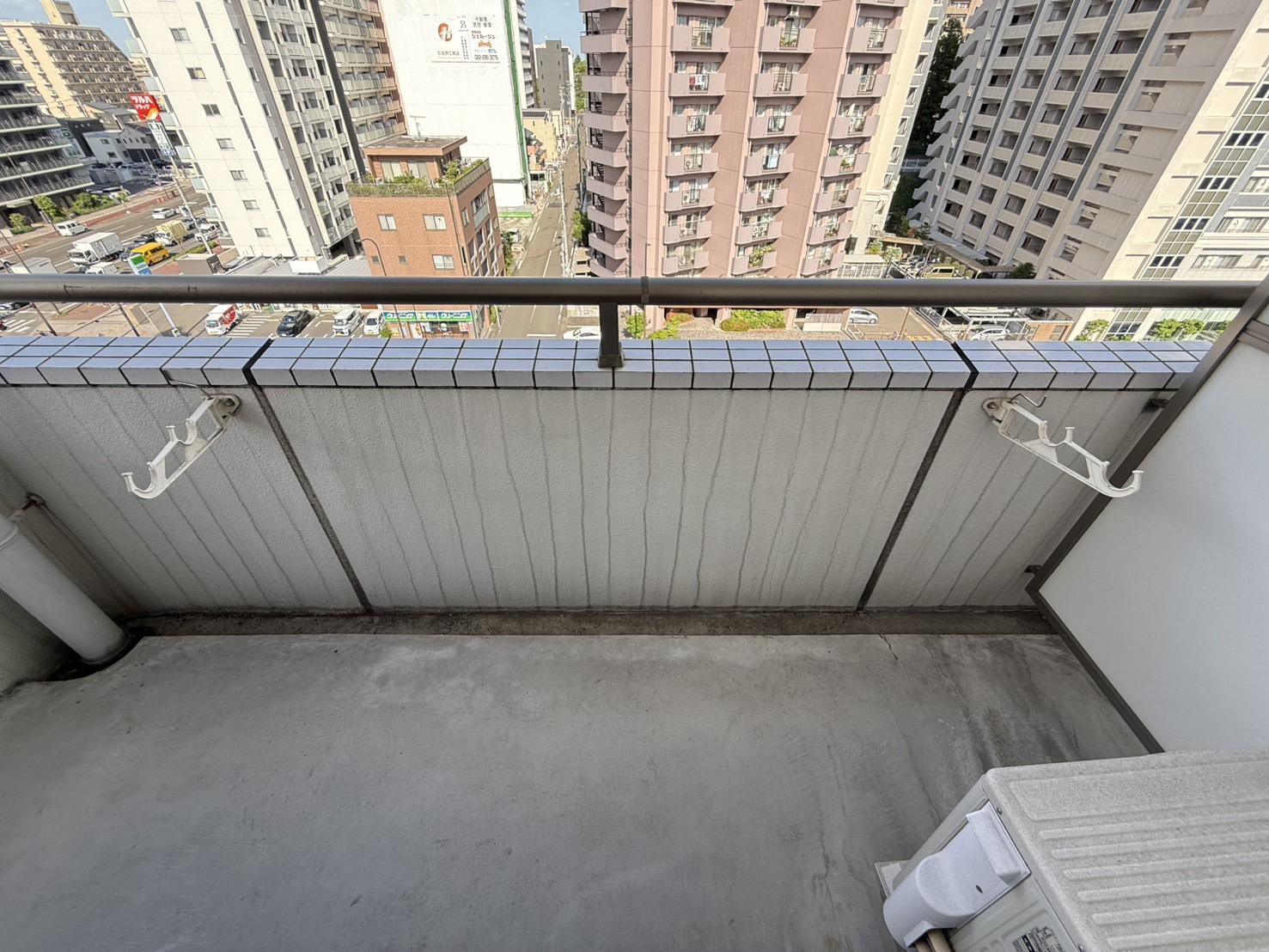 バルコニー　物干し竿が設置できるベランダです(別室参考写真)