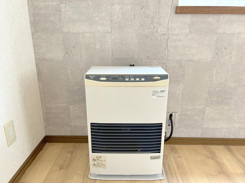 その他設備　経済的な灯油FF暖房です！