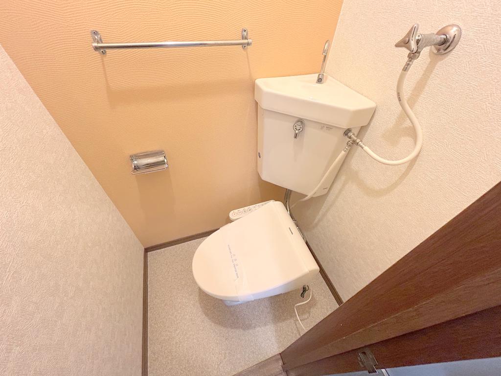 トイレ　嬉しいウォシュレット付きのトイレ！便座温かいですよ♪