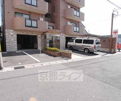 駐車場　前に駐車スペースあります！