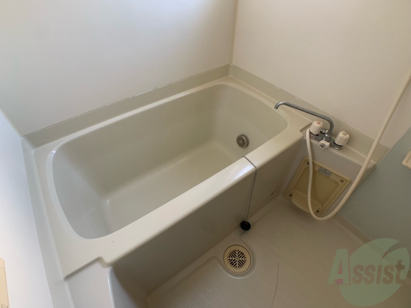 バス・シャワールーム　足を伸ばしてゆっくりとお風呂に入れそう。