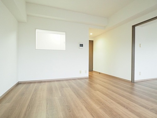 居室・リビング　2025年9月フローリング新規交換済み