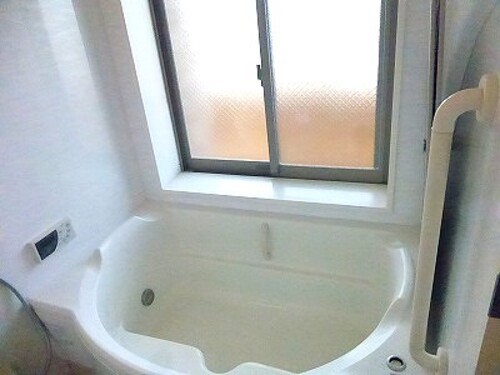 バス・シャワールーム　浴室※前回募集時の写真２０２３年６月撮影