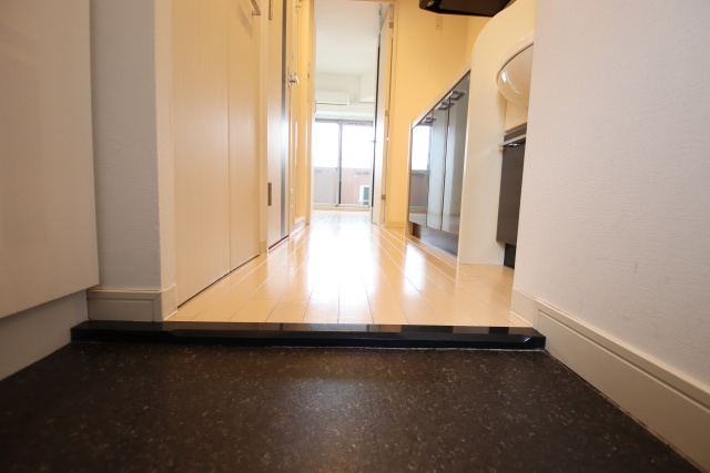 玄関　※別室の参考写真の為、現況優先です。