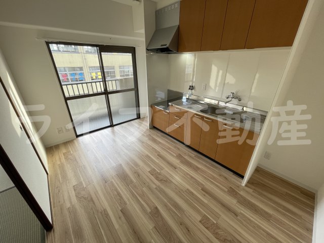 居室・リビング　こちらの居間で趣味の時間をお楽しみください