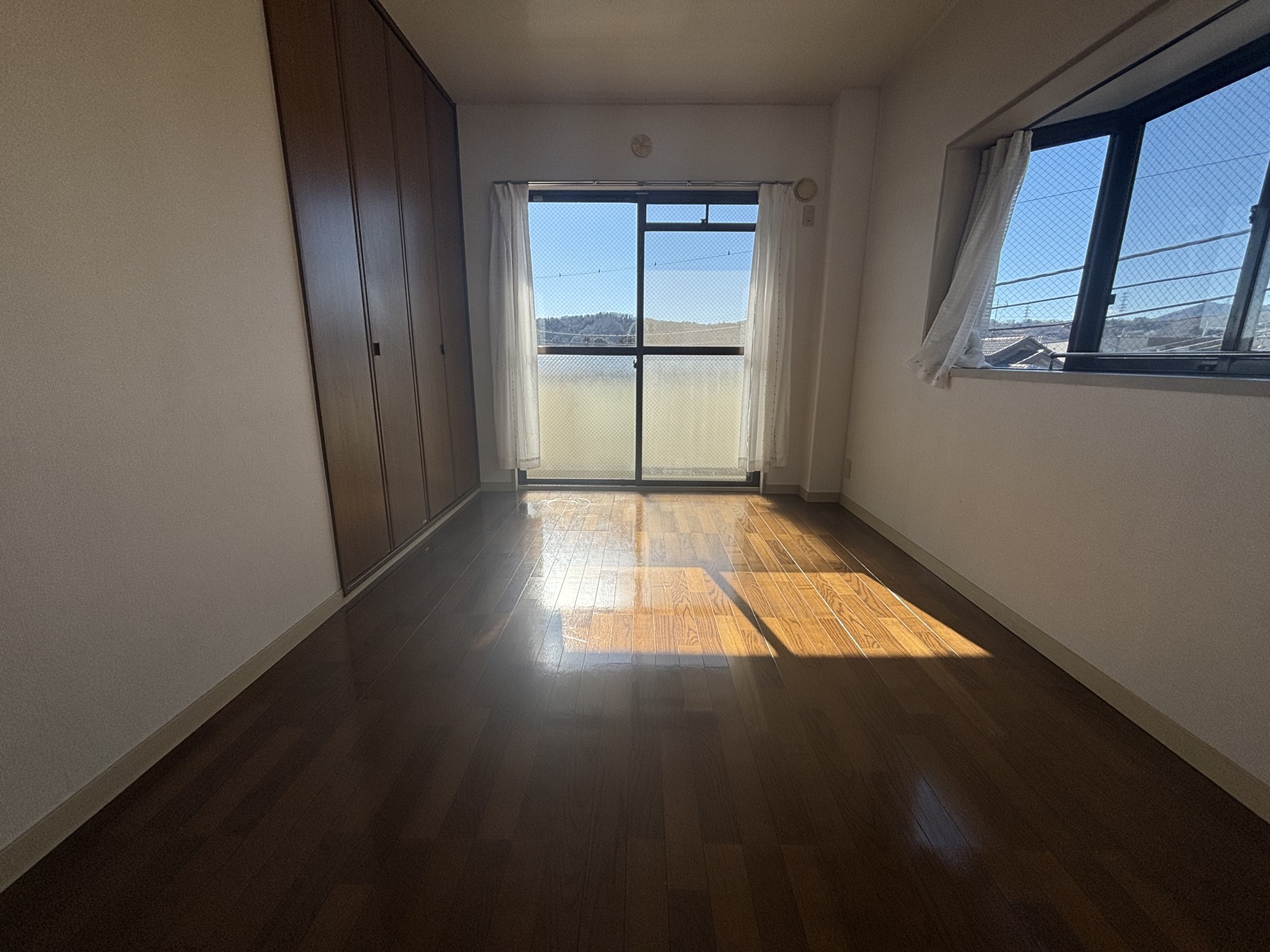 その他部屋・スペース　6帖洋室＋収納＋出窓＋ベランダ