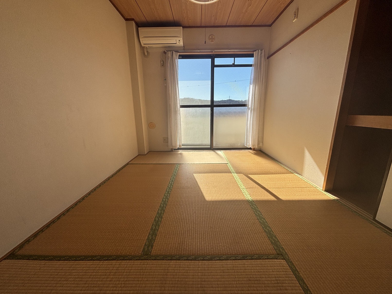 収納　6畳和室＋収納＋エアコン＋ベランダ