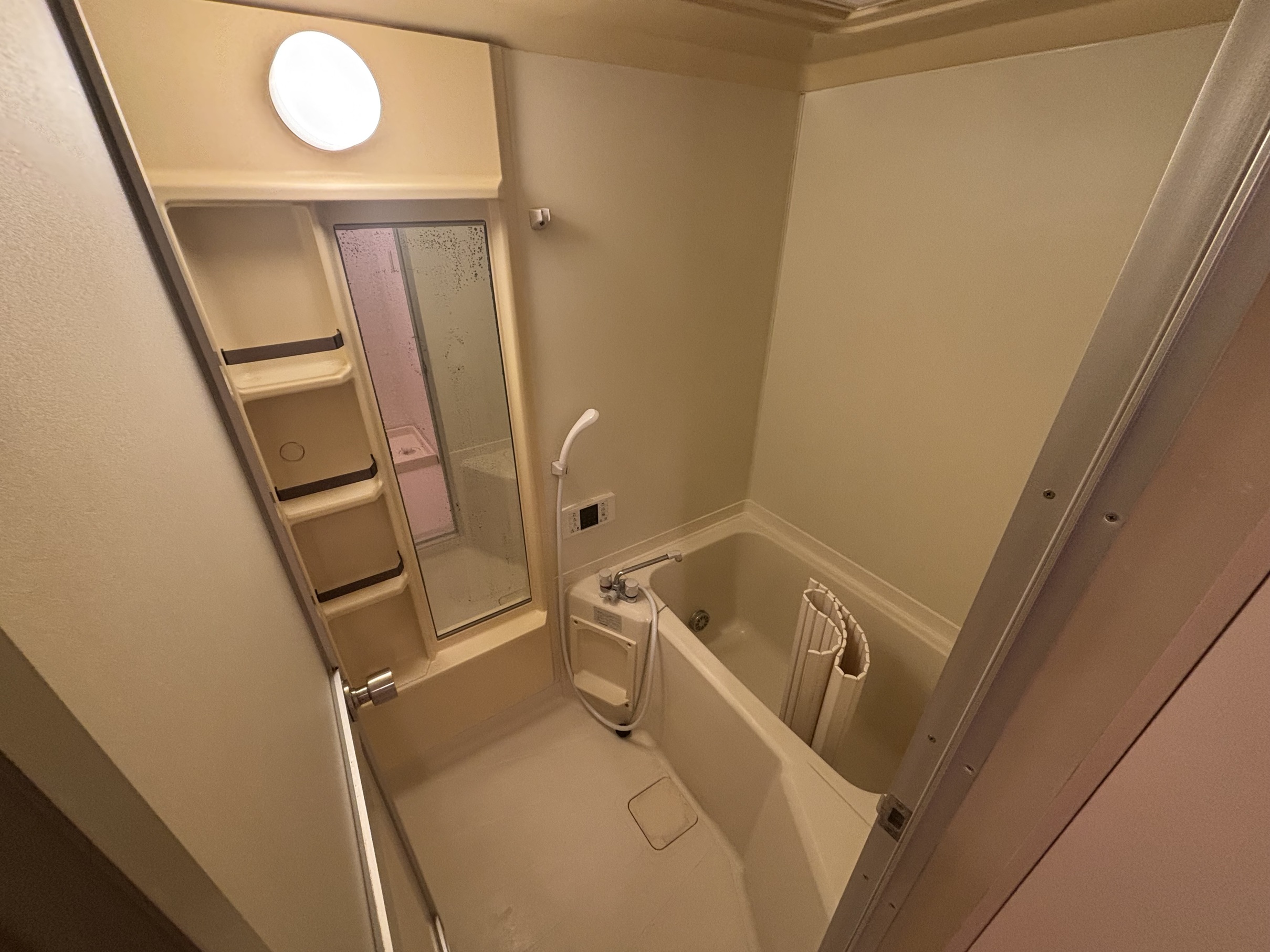 バス・シャワールーム　追焚き機能あり