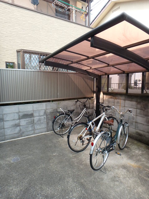 その他共有部分　★屋根付駐輪場★（空き状況・使用料等詳細はご確認下さい）