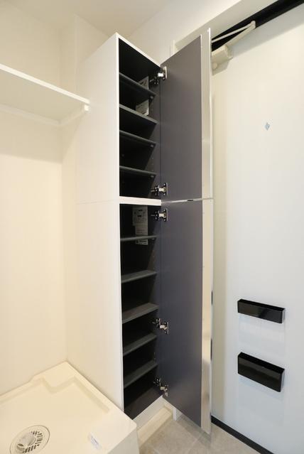 収納　収納　シューズボックス