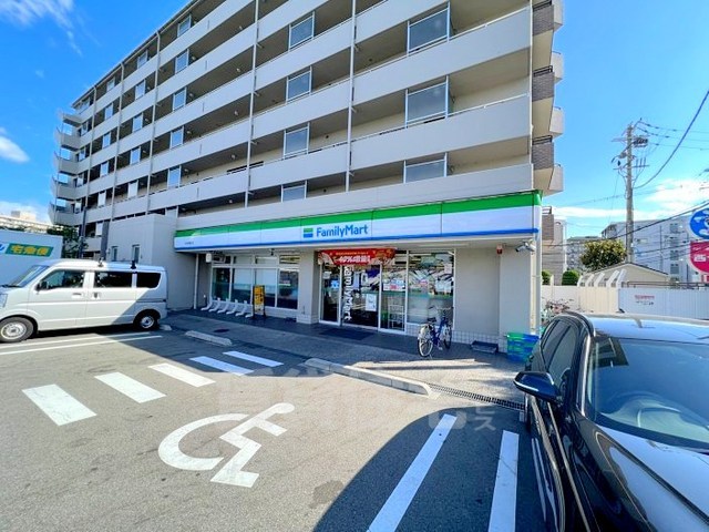 コンビニ　ファミリーマート　吹田青葉丘（コンビニ）まで683m