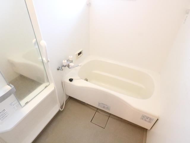 バス・シャワールーム　ゆったり過ごせるお風呂です