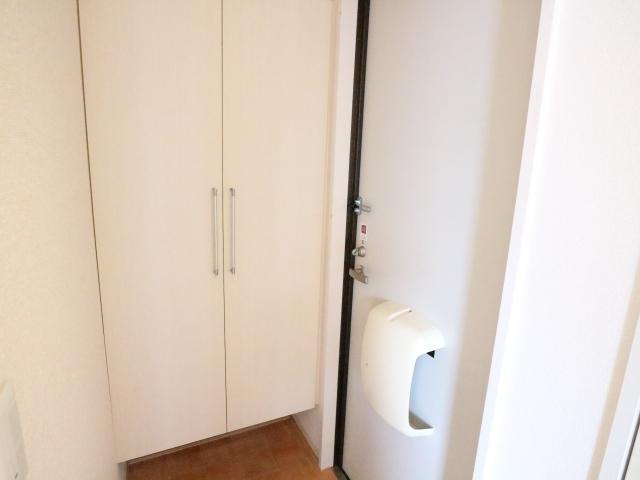玄関　収納もある玄関です