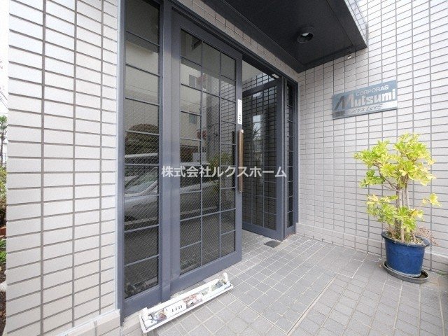 エントランス　落ち着いたエントランスです