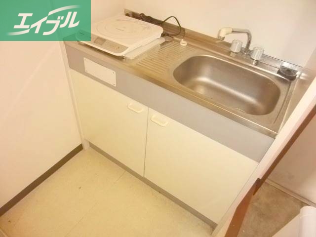 キッチン　同物件、別部屋の写真です