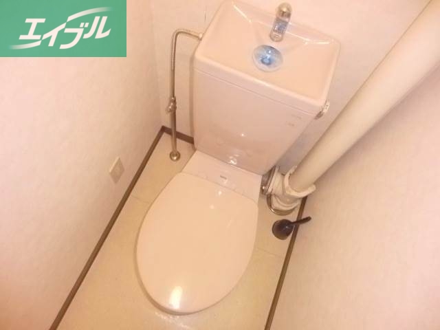 トイレ　同物件、別部屋の写真です