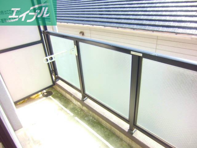 バルコニー　同物件、別部屋の写真です