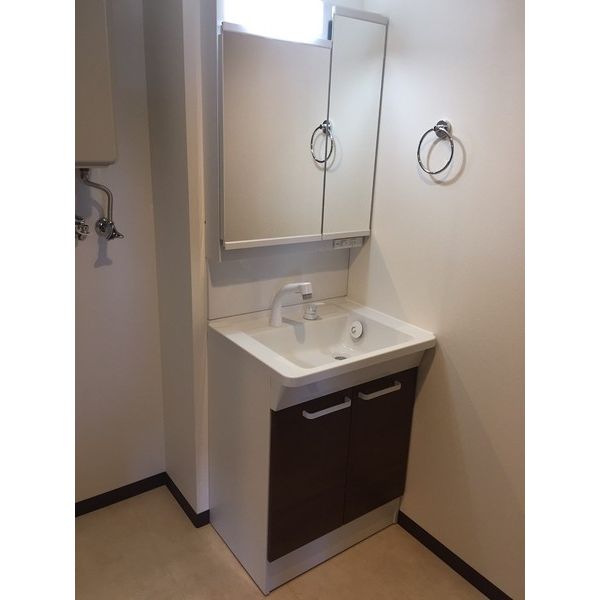 洗面設備　シャワードレッサー付きです!