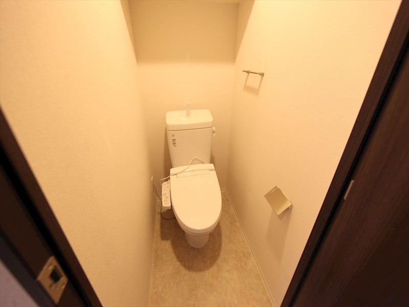 トイレ　温水洗浄暖房便座付トイレ