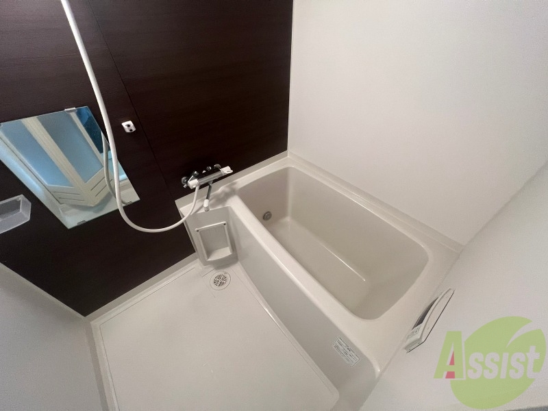 バス・シャワールーム　お風呂になります。一日の疲れを癒してくださいね。