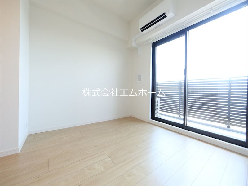 居室・リビング　洋室6.0帖　エアコン完備　クローゼット付　バルコニー