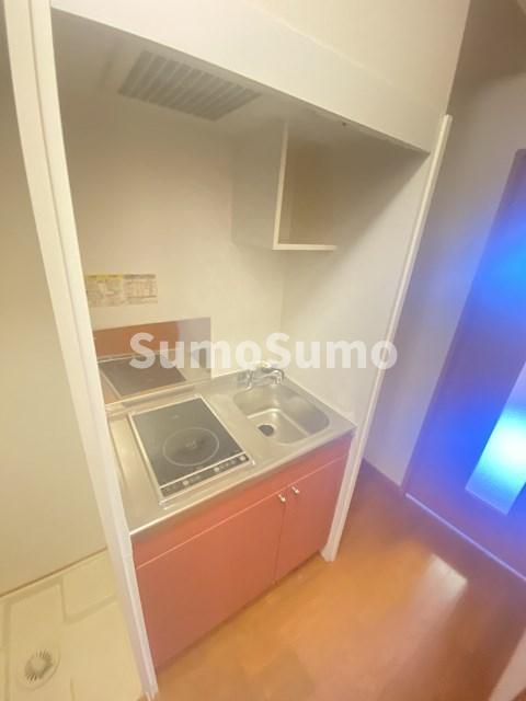 キッチン　コンパクトなキッチンで掃除もラクラク