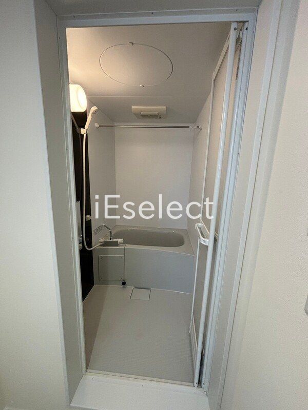 バス・シャワールーム　便利な浴室乾燥機付き