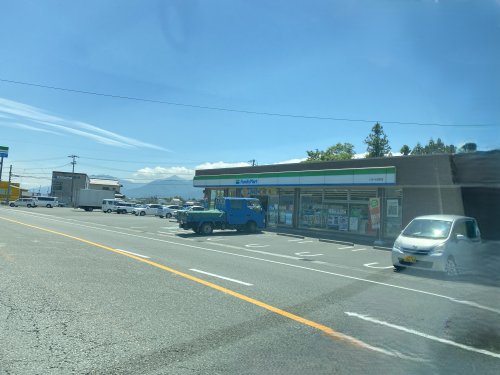 コンビニ　ファミリーマート（コンビニ）まで1309m