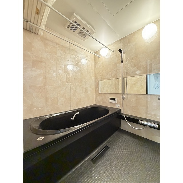 バス・シャワールーム　ゆとりのある浴槽でくつろぎのバスタイム♪