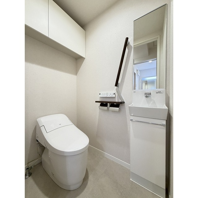 トイレ　便利な多機能便座♪手洗い場付きです♪