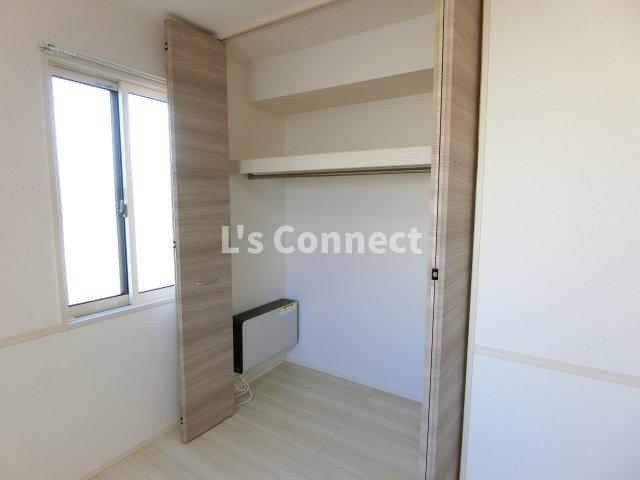 収納　クローゼットでお荷物もすっきり収納。