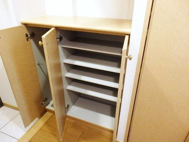 玄関　シューズボックス付きの玄関です♪