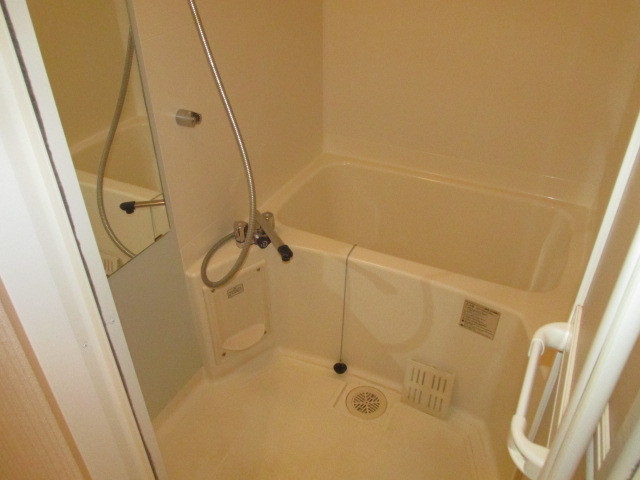 バス・シャワールーム　一日の疲れをとってください。