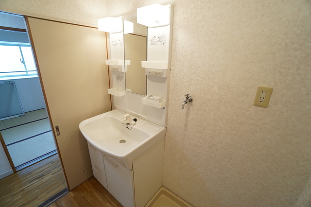 洗面設備　他のお部屋の参考写真です。準備中。。