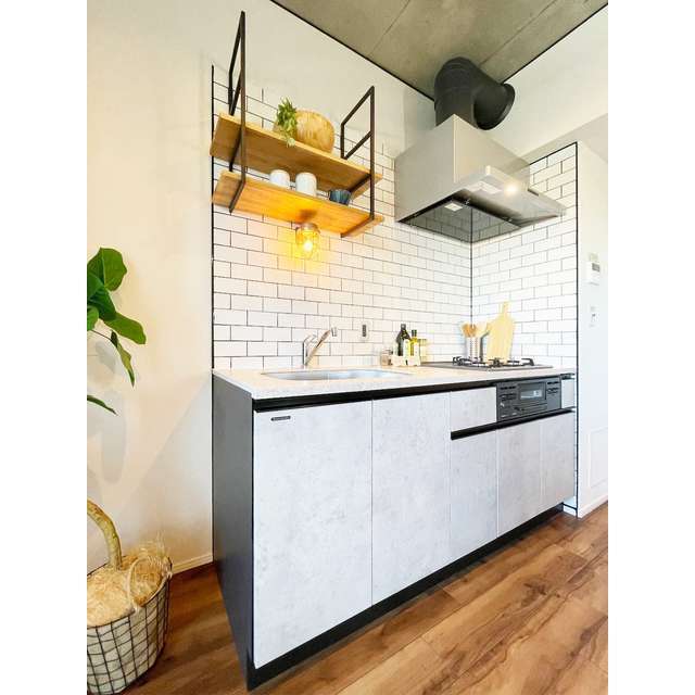 キッチン　【家具／調度品に関しては配置例を示したものであり、実際の賃貸