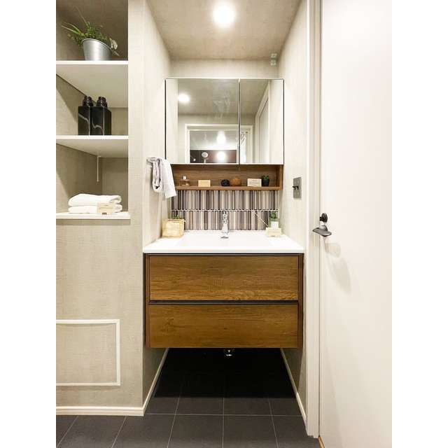 洗面設備　【家具／調度品に関しては配置例を示したものであり、実際の賃貸