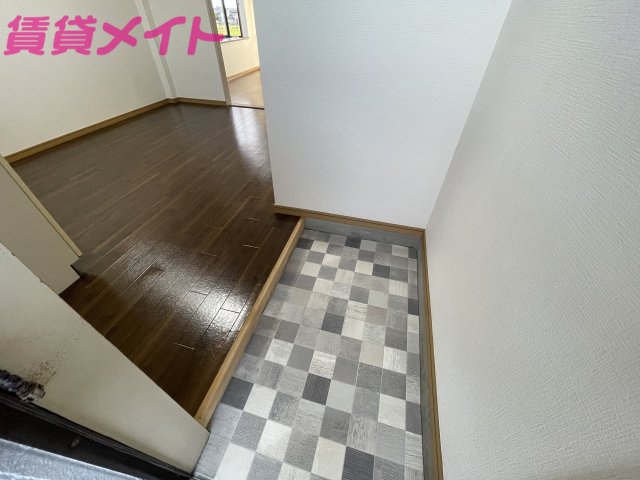 玄関　同物件別室写真