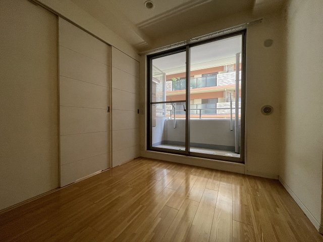 その他部屋・スペース　広くて明るい寝室